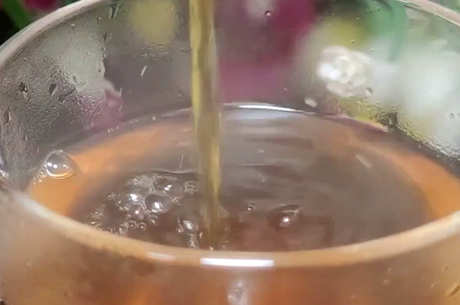 玫瑰花茶能用开水泡吗？