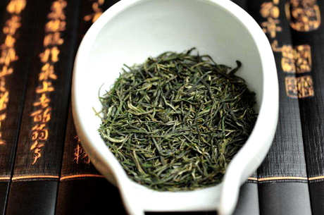 毛尖茶和龙井茶哪个好喝？毛尖味醇厚，龙井味醇厚