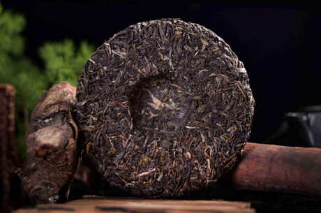 为什么普洱茶饼比散茶便宜？原料不同，味道不同