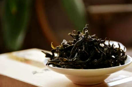 什么茶去除水分，减少胃，蒲公英茶红茶乌龙茶荷叶茶等